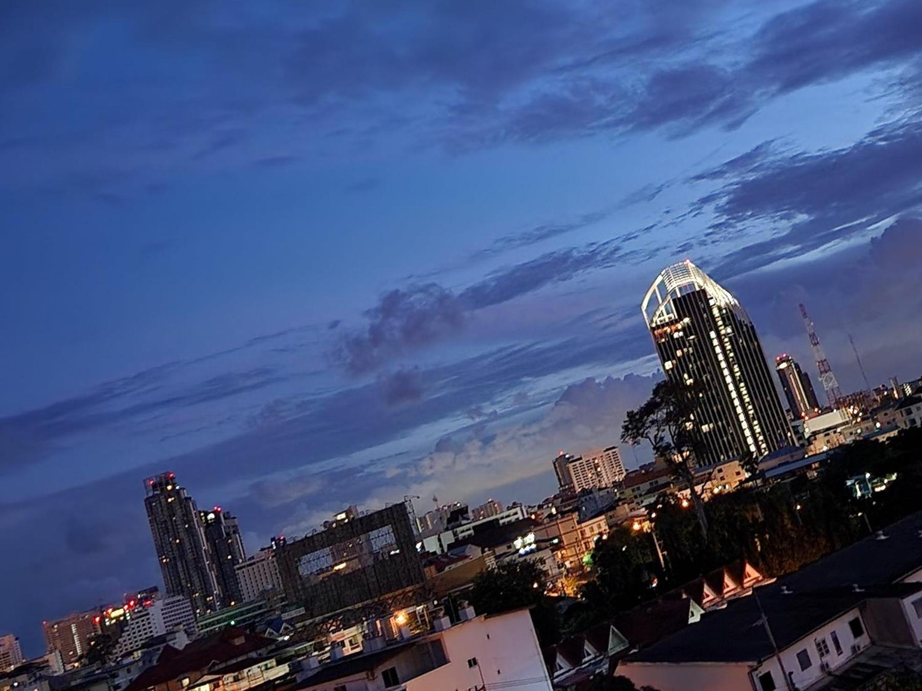 City Center Residentes Ccr Pattaya Y Luaran gambar